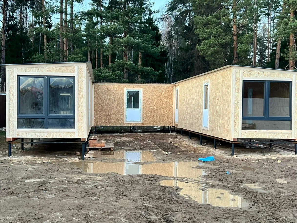 Дачный дом из трёх бытовок 6х3+6х3.5+6х3 Буквой "П"